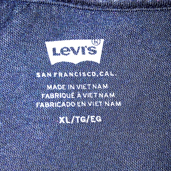 Black Levi's Tee - Picture 3 of 3